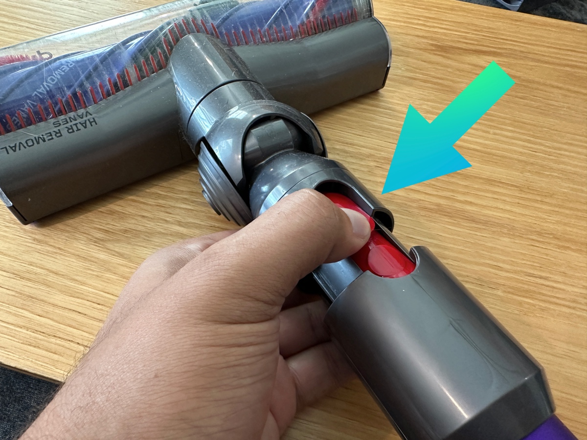 Remove dyson attachement