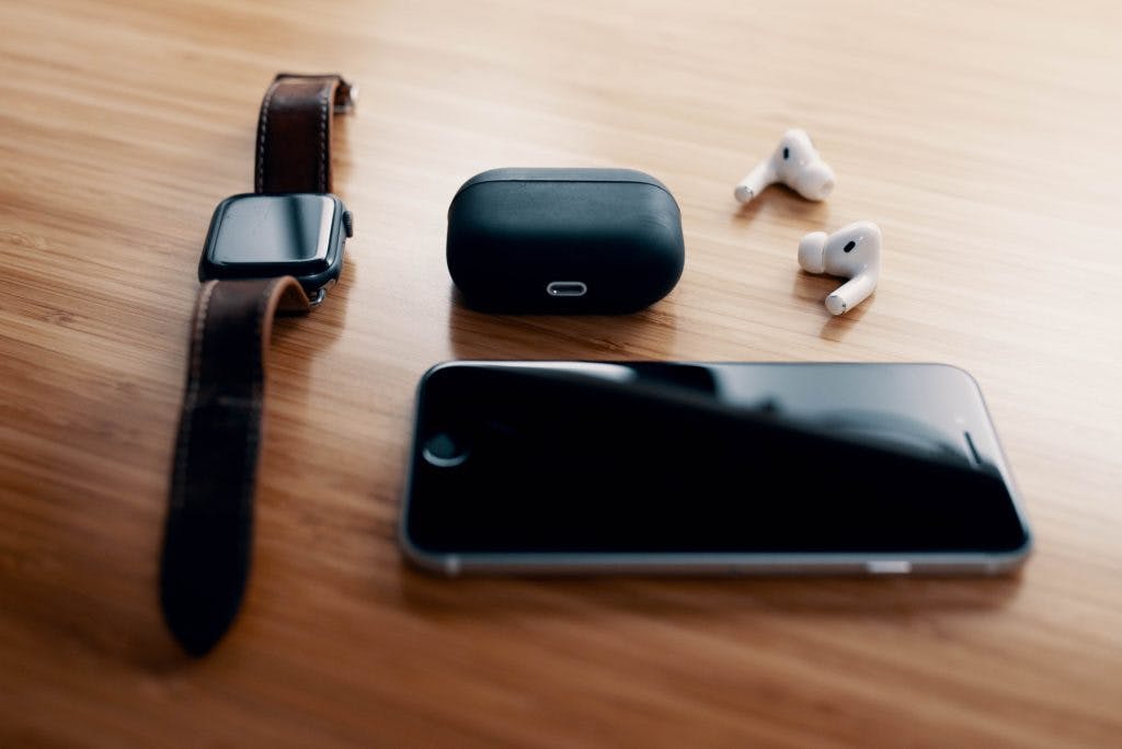 Smartwatch, Smartphone, earpods