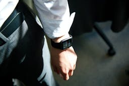 Man wearing smartwatch