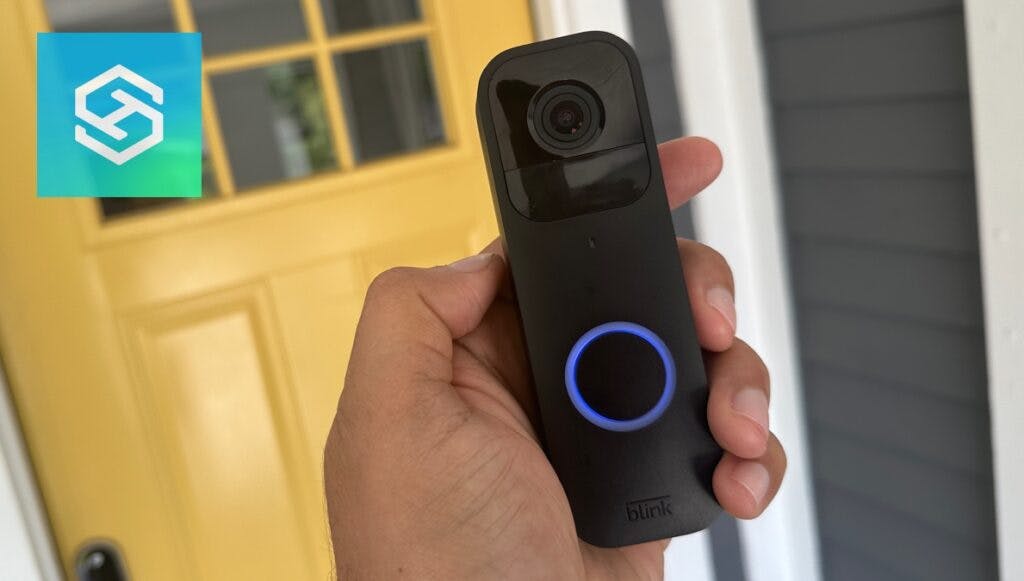 Blink Doorbell in hand on front of door